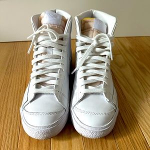 Nike Blazer Mid ‘77 Triple White Women’s 9